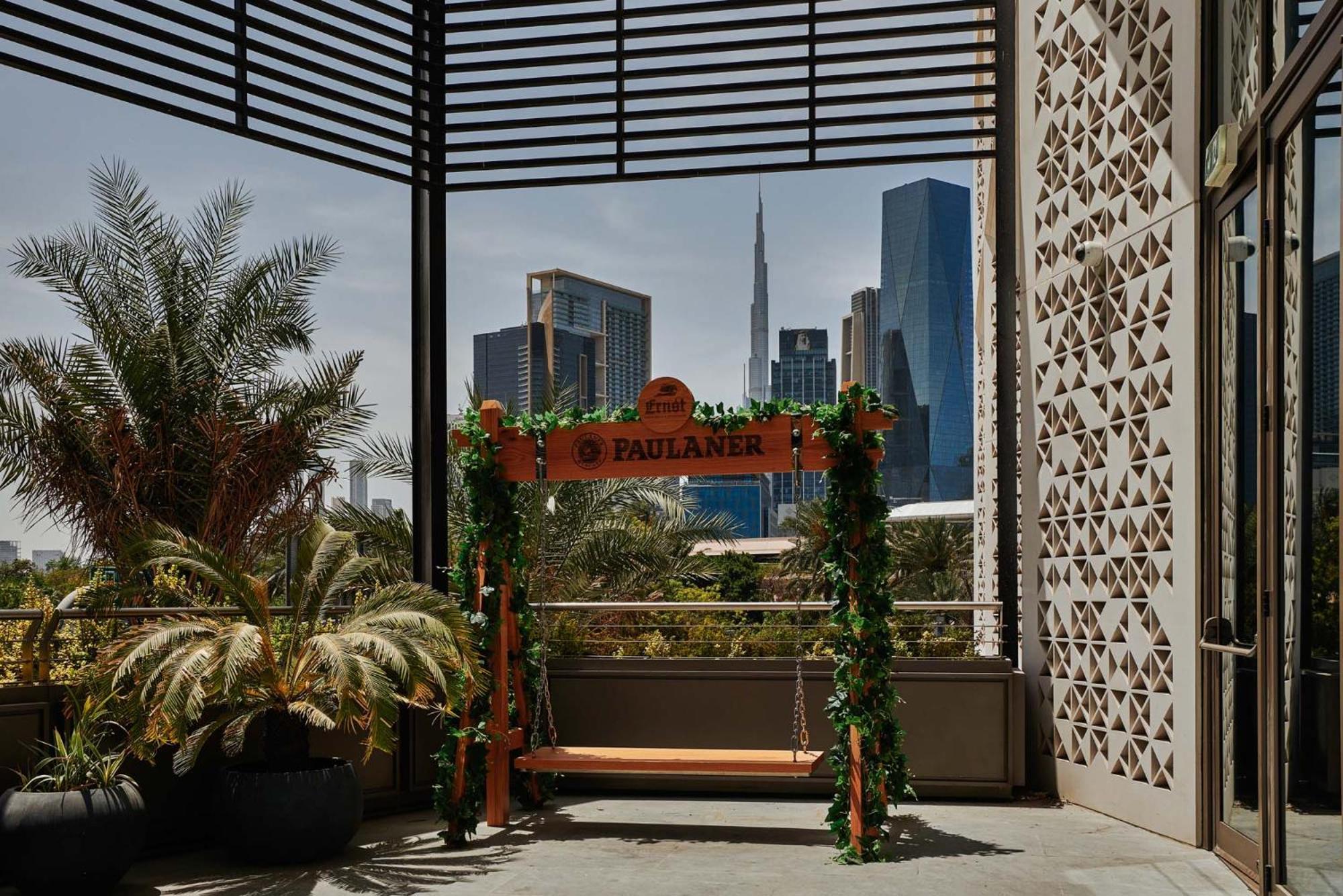 25Hours Hotel Dubai One Central ภายนอก รูปภาพ The swing at the top of the building